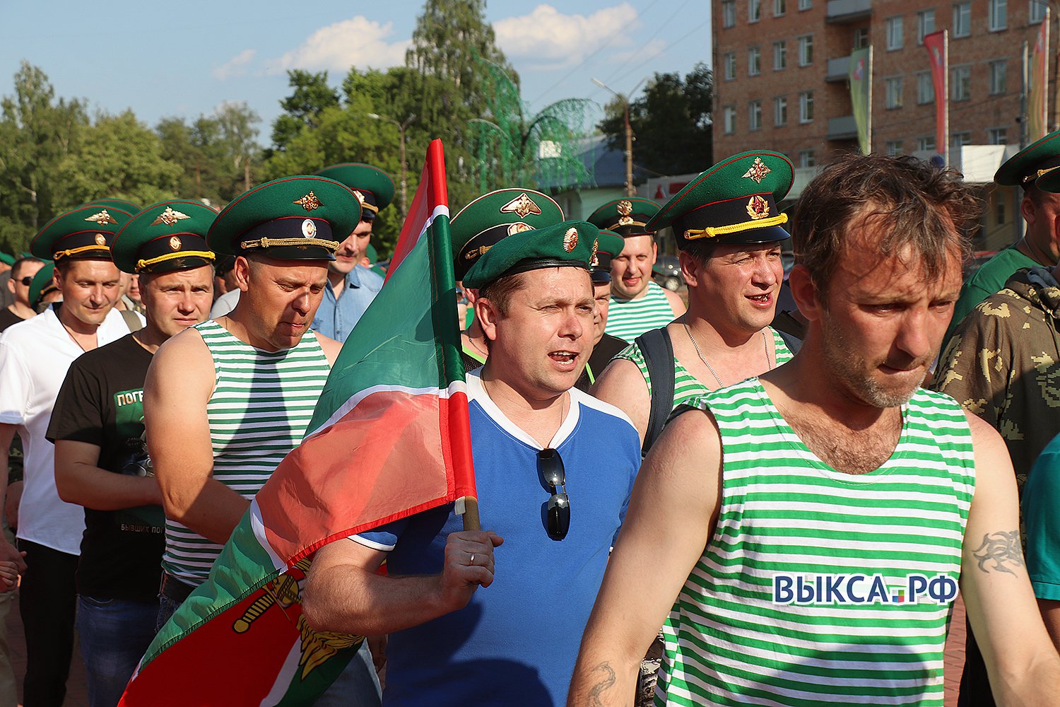 В зеленом берете. Пограничный берет. Берет пограничника. Зеленые береты пограничные войска. Погранцы в беретах.