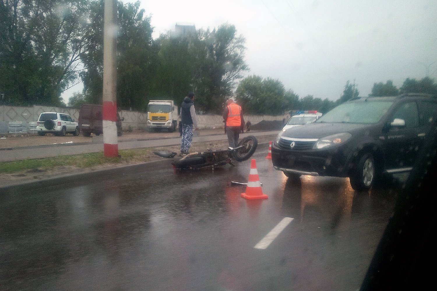 Мотоциклист сломал ногу в ДТП на улице Братьев Баташёвых
