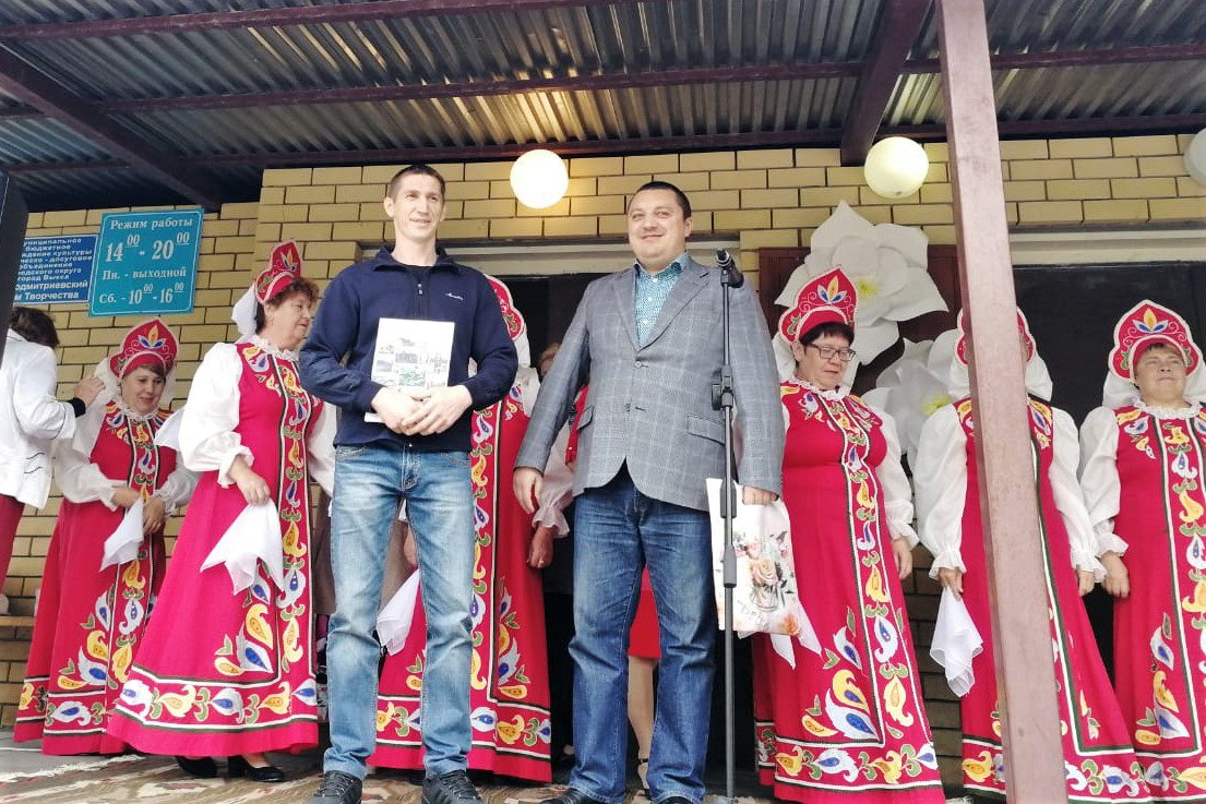 Депутат Антон Анисимов поздравил жителей Новодмитриевки с Днём посёлка