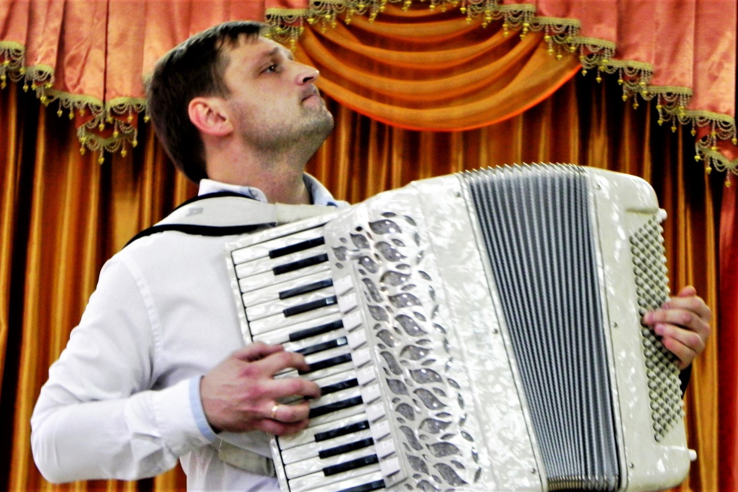 Музыкант Евгений Нечаев выступил с концертом в Выксе