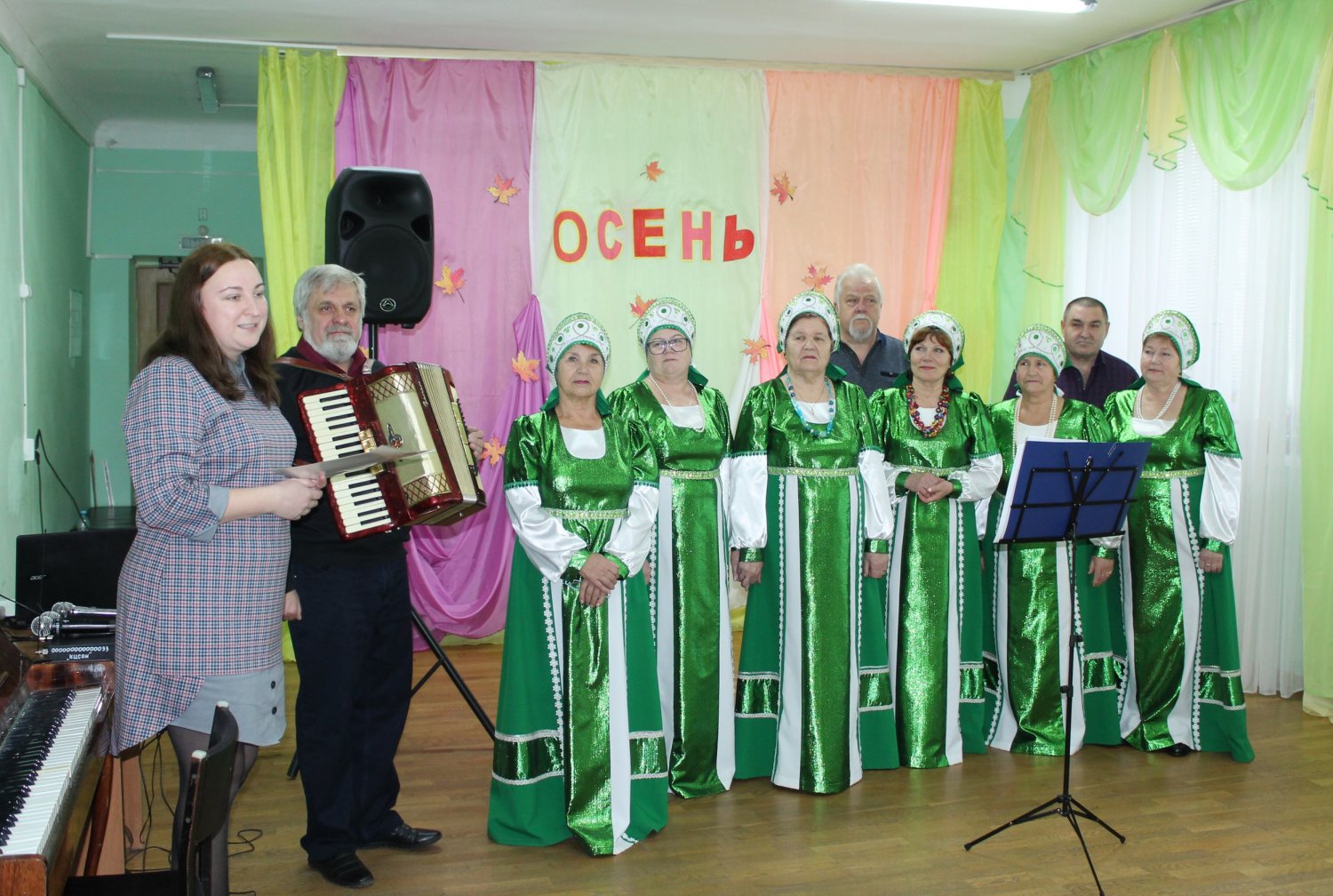 Ансамбль «Тамболесочка» дал концерт в центре соцобслуживания