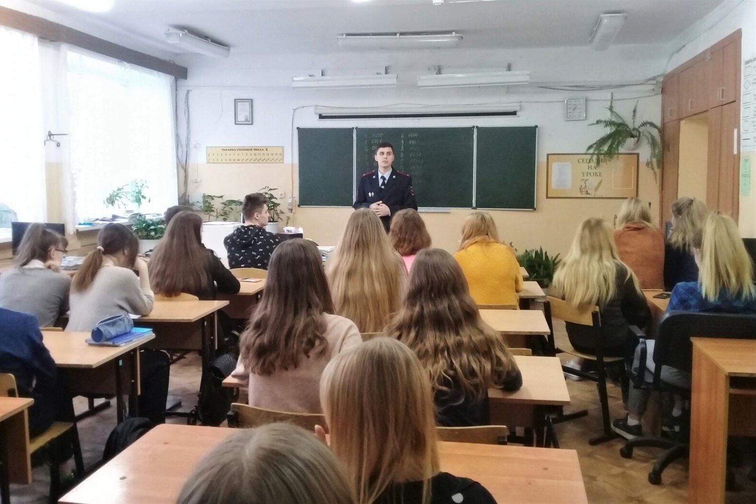 Учеников школы №6 пригласили в Нижегородскую академию МВД