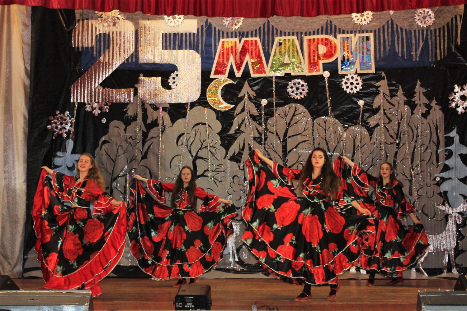 Танцевальный коллектив «Мари» отметил 25-летний юбилей