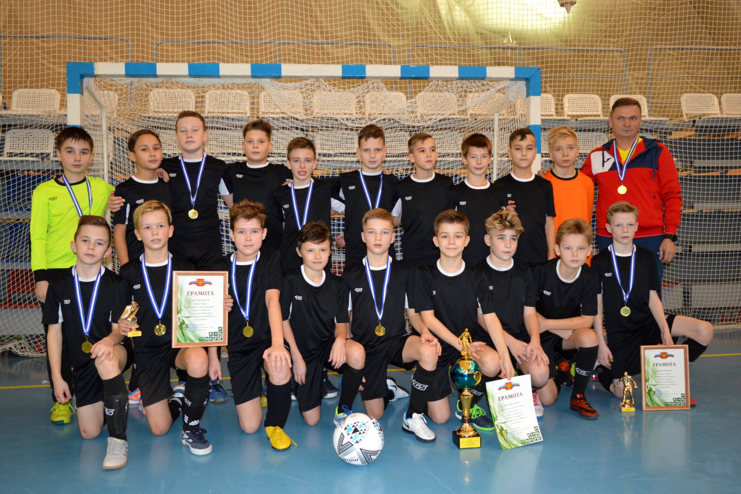 Три команды «Металлурга» стартовали с четырёх побед в чемпионате области по мини-футболу