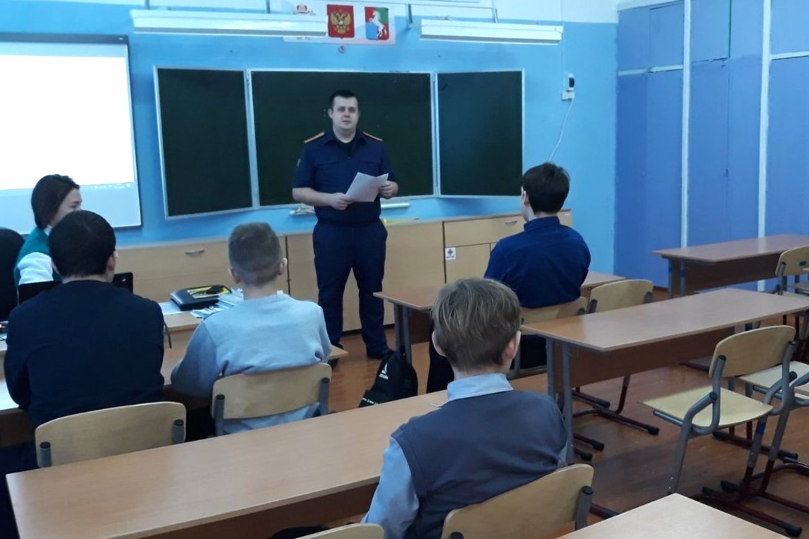 Офицер Следственного комитета встретился с учениками Новодмитриевской школы