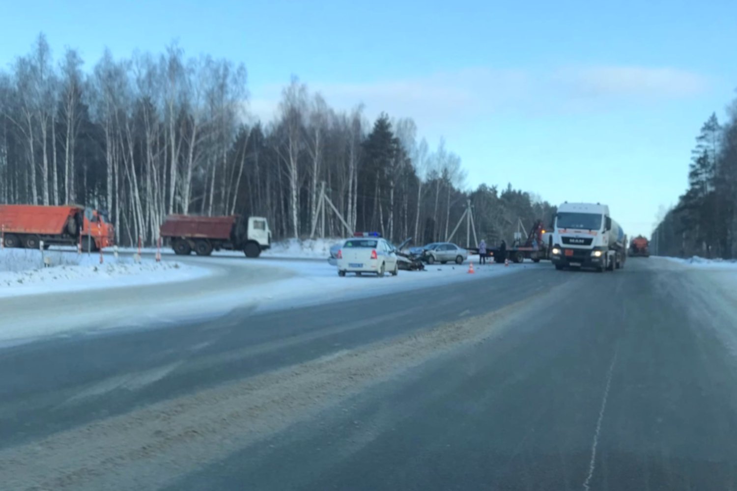 Две иномарки и грузовик столкнулись на навашинской трассе