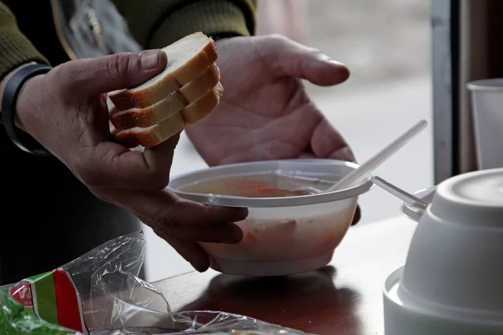 Бездомных накормят горячими обедами