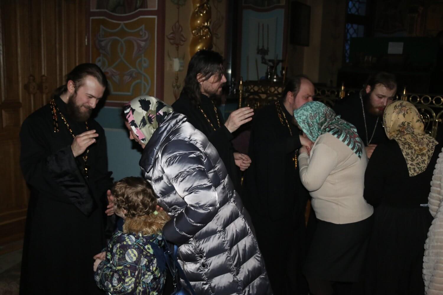 Епископ Варнава совершил Великую вечерню в храме Выксы