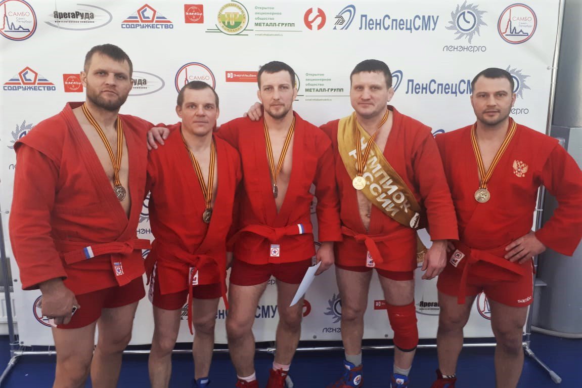 Ветераны-самбисты привезли пять медалей из Санкт-Петербурга