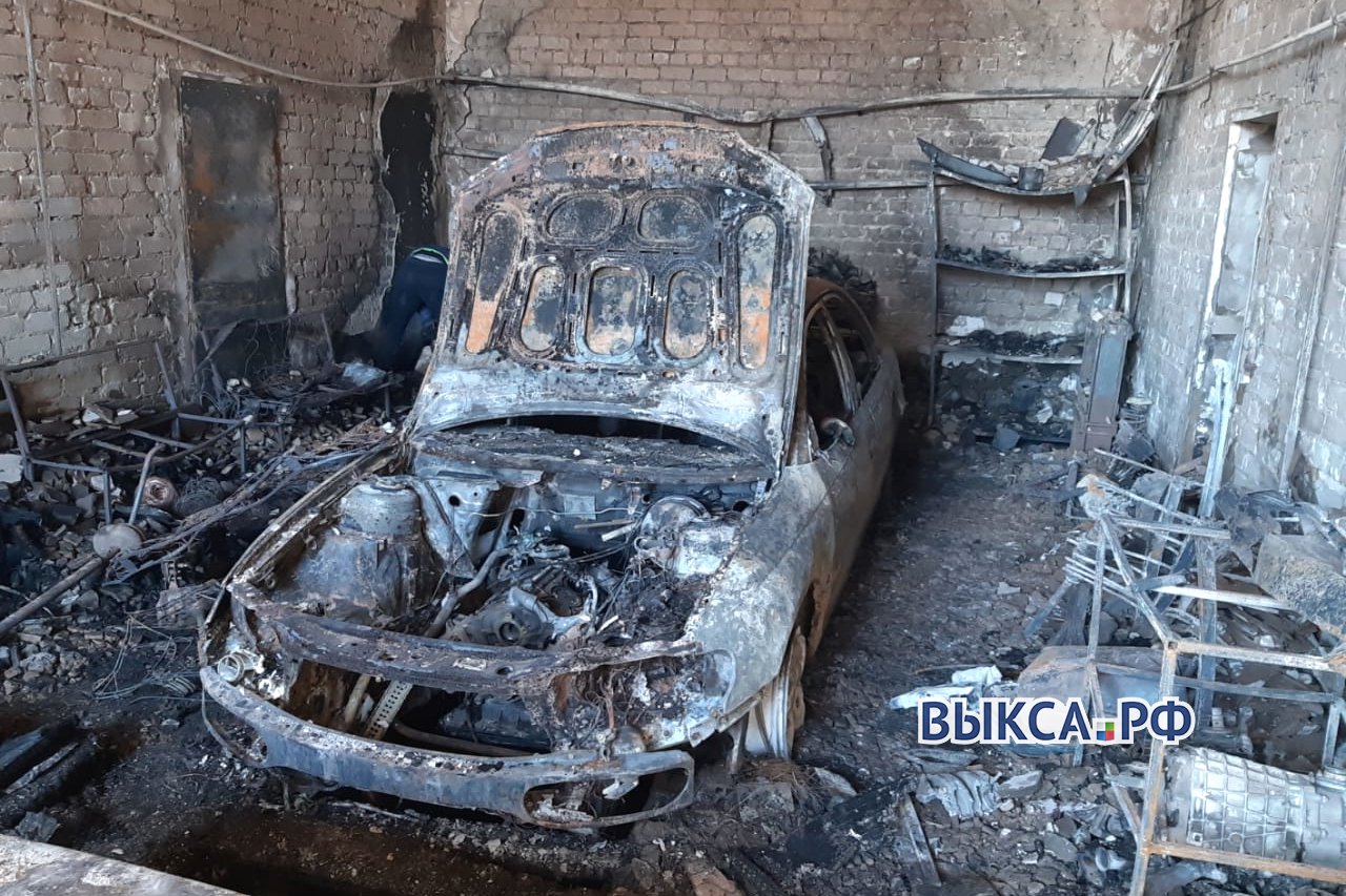 В Выксе сгорел большой гараж с двумя автомобилями