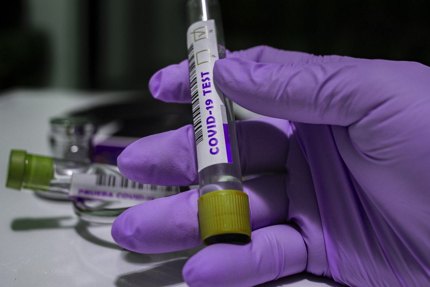 В России впервые с июня выявили более 8 тысяч случаев коронавируса за сутки