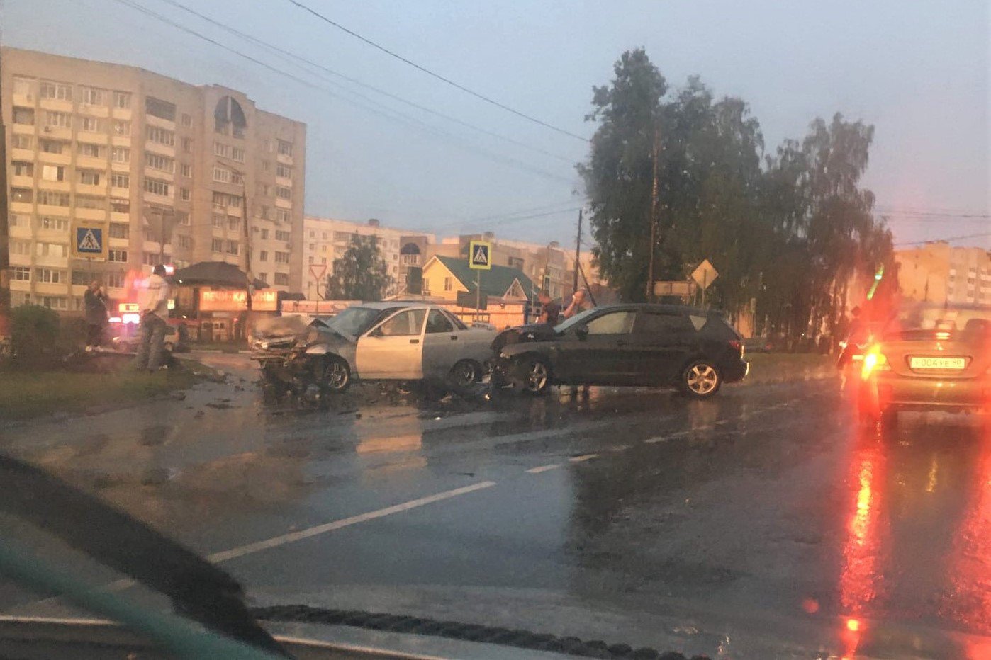 Трёх человек госпитализировали после аварии на улице Ленина