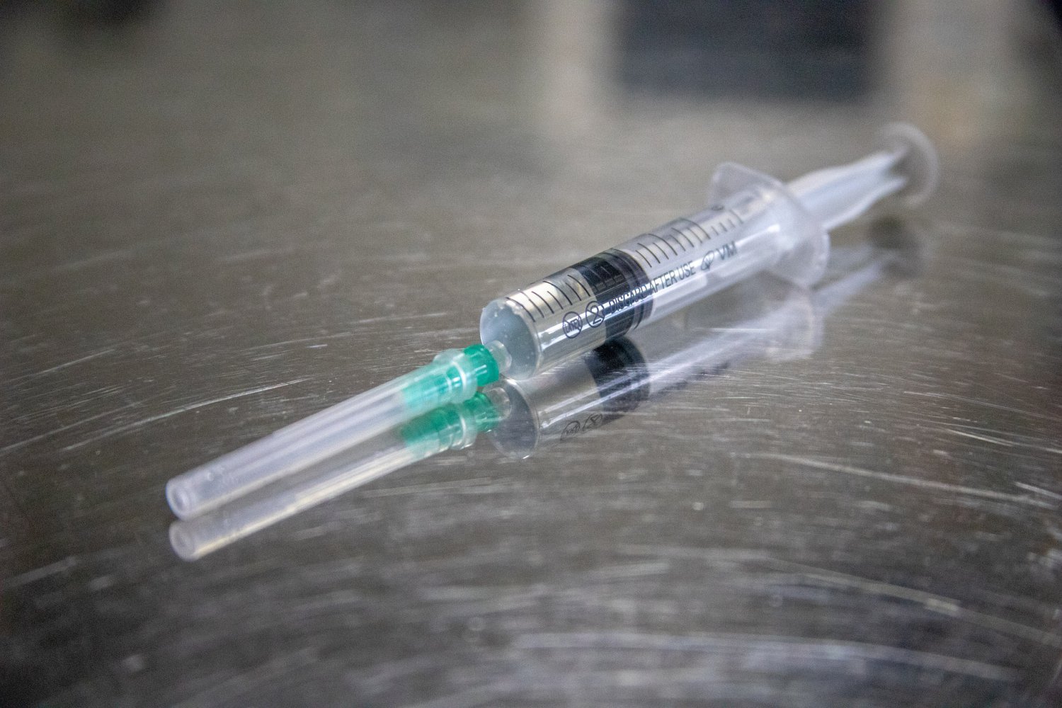 Названы сроки выпуска первой партии вакцины от коронавируса