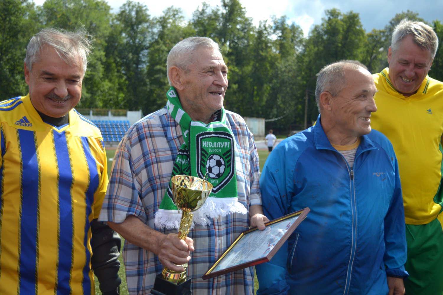 Ветераны сыграли футбольный матч в честь 85-летия Виктора Громченко