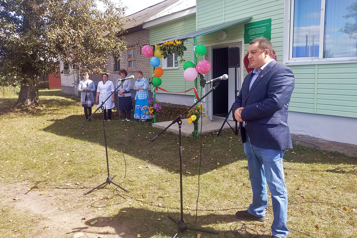 Антон Анисимов поздравил жителей Сноведи с открытием ФАПа