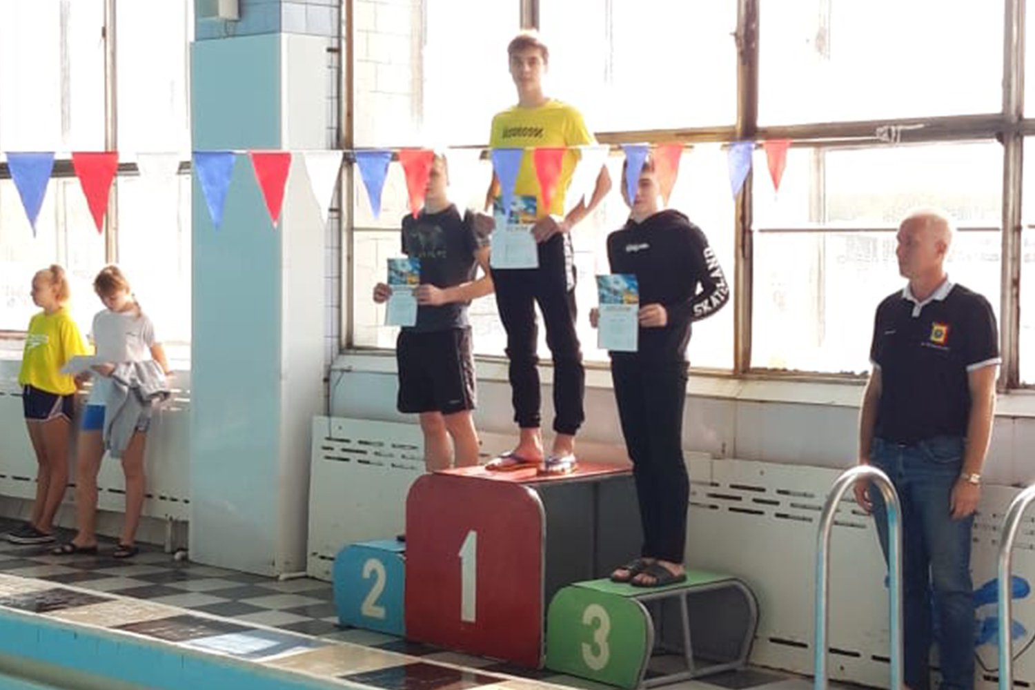 Пловцы взяли золото и бронзу на Кубке области