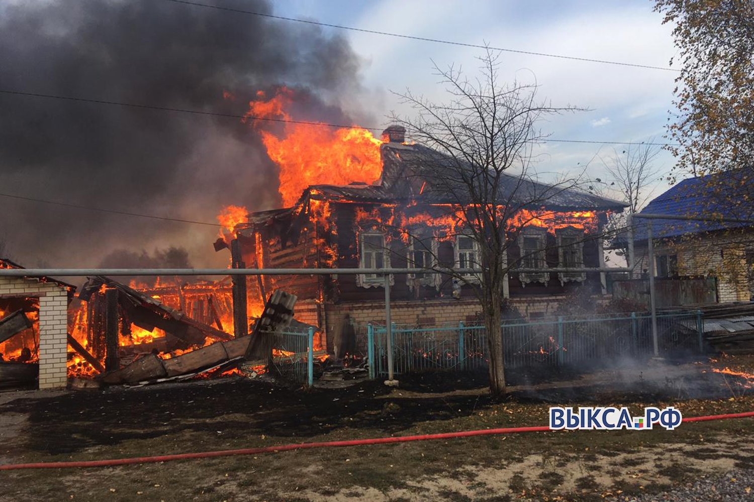 Два жилых дома сгорели в Нижней Верее