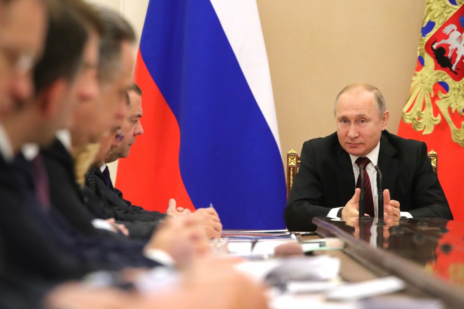 Путин поручил выделить регионам 10 млрд рублей на борьбу с коронавирусом