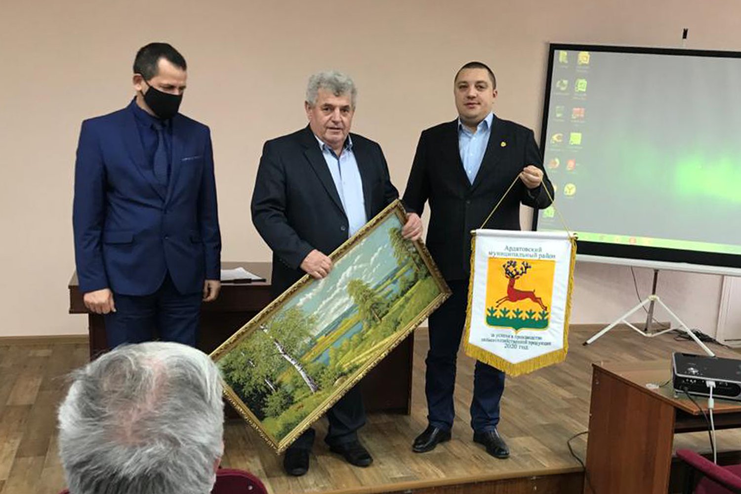 Агрофирме «Металлург» вручили почётный штандарт Ардатовского района