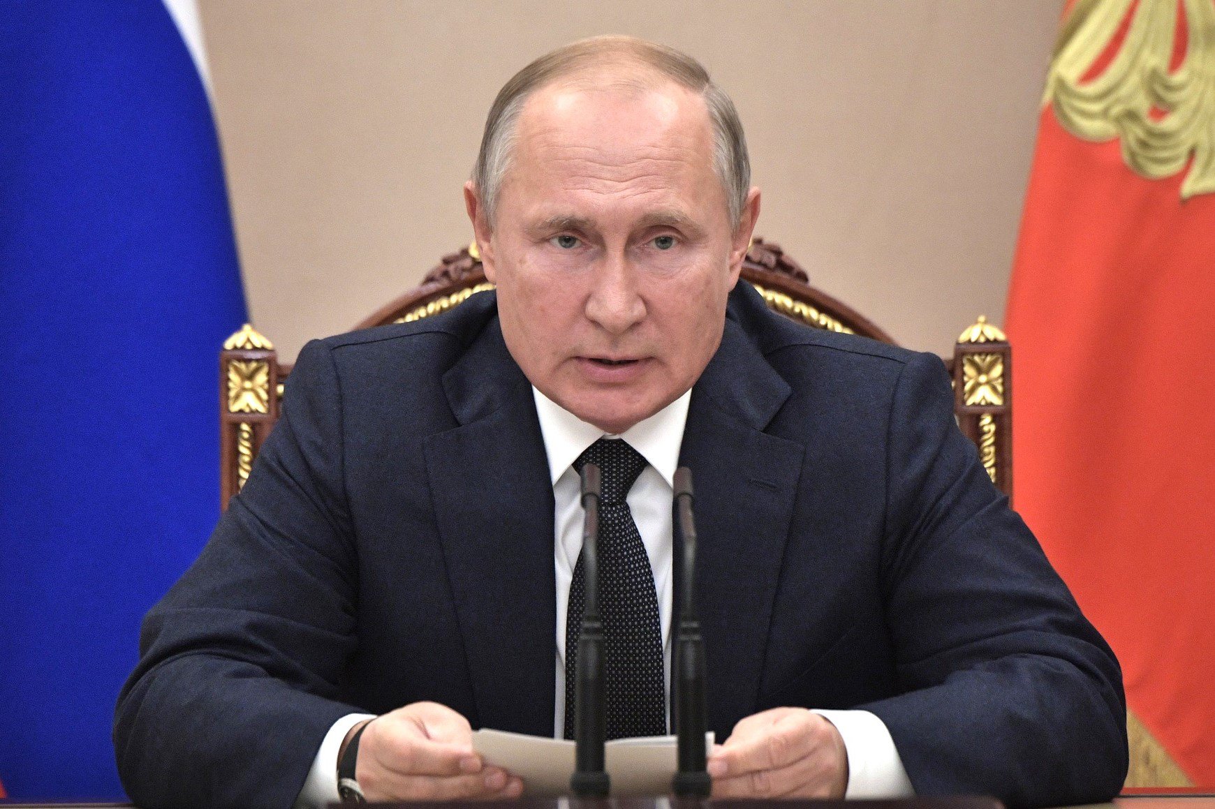 Путин поручил начать масштабную вакцинацию от коронавируса на следующей неделе