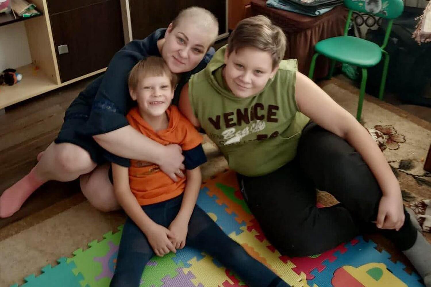 Мать-одиночка собирает деньги на лечение рака