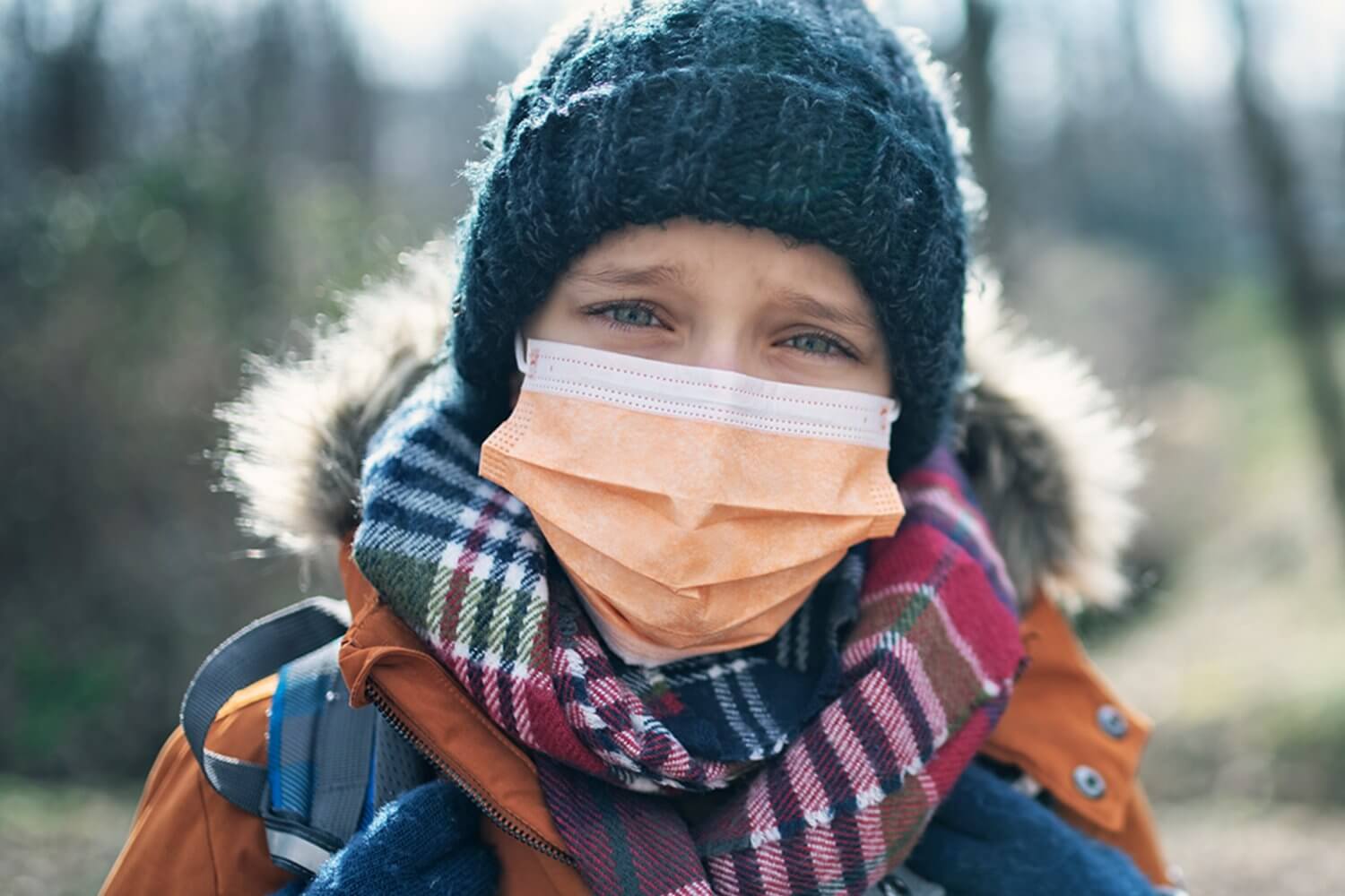 Почему не стоит носить маску на улице в мороз