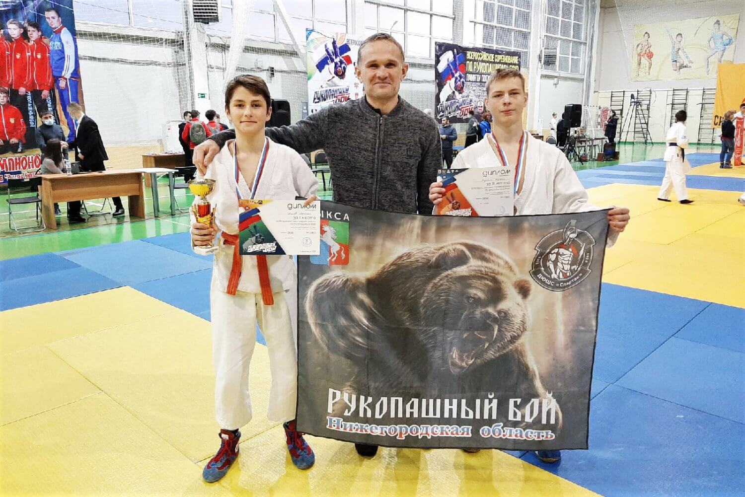 Артемий Шилов и Яков Калачёв завоевали золото по рукопашному бою