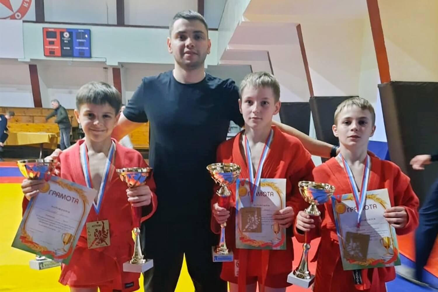 Юные выксунцы привезли три золота с соревнований по самбо в Кстове