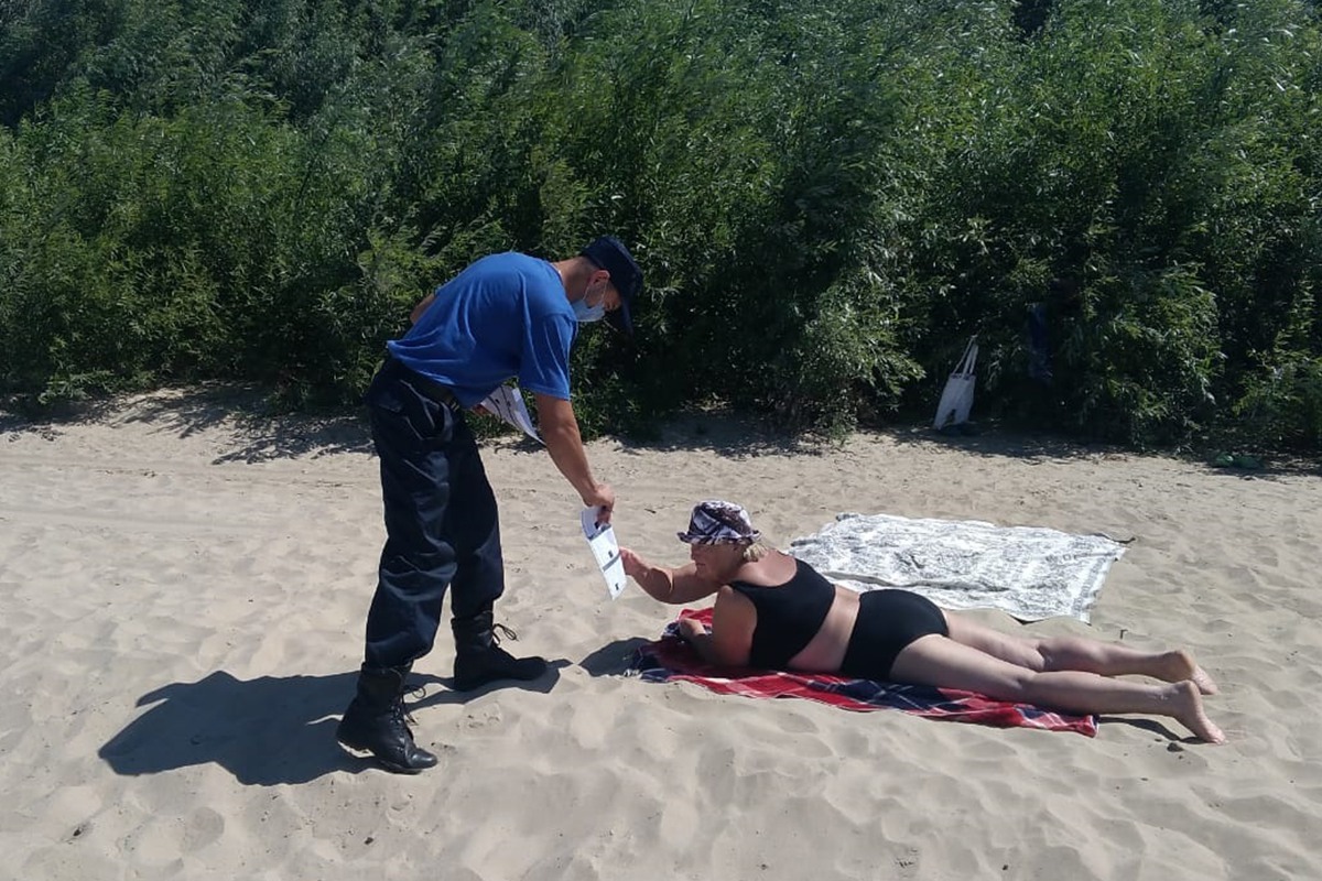Спасатели начали ежедневно патрулировать пляжи