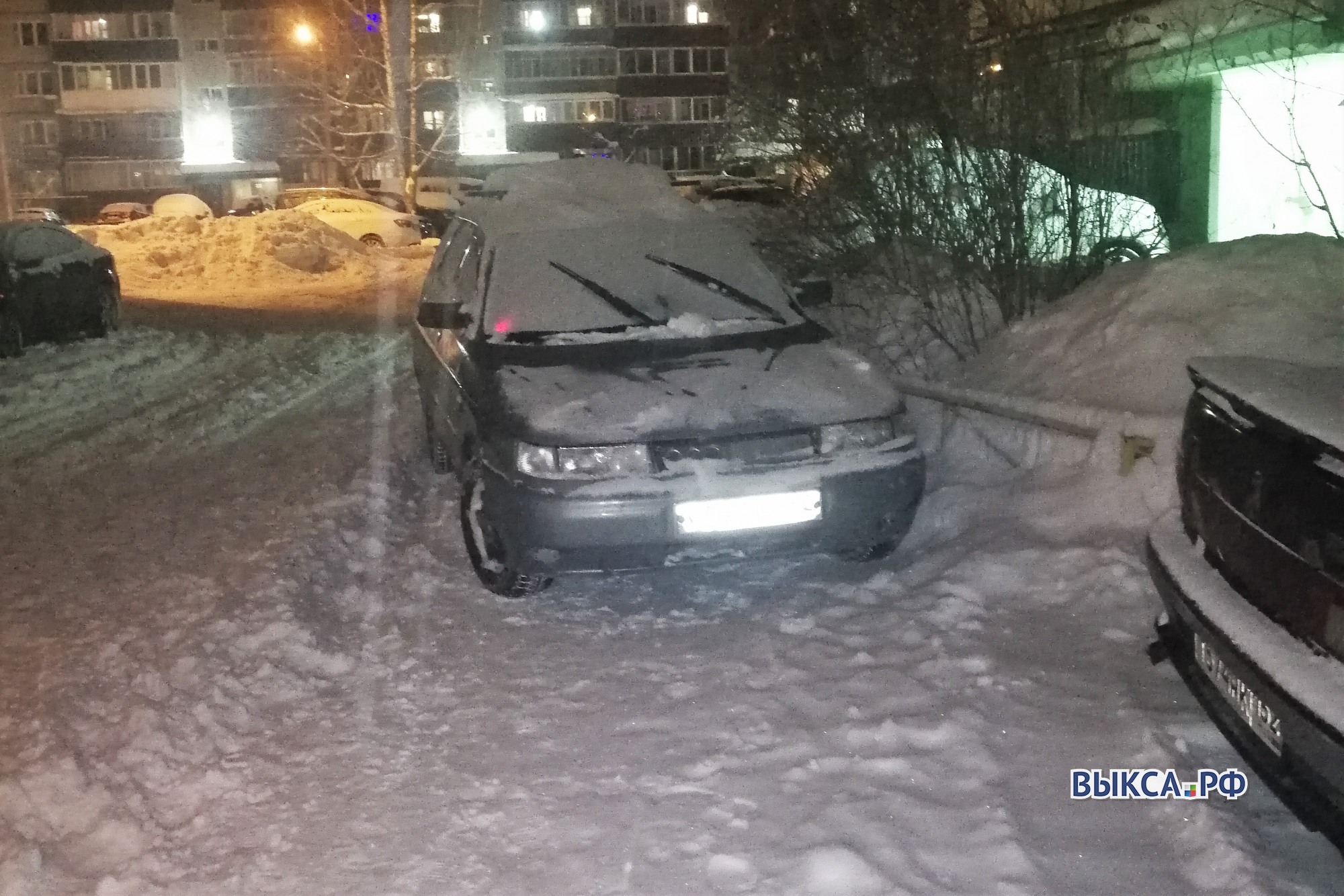 «Оборзевший водила» на тротуаре