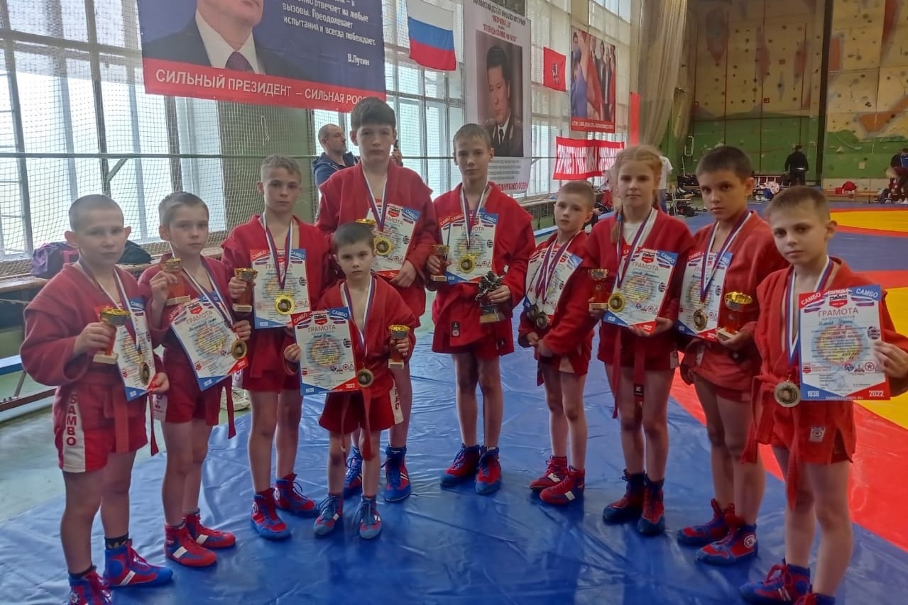 Десять самбистов стали призёрами турнира в Москве