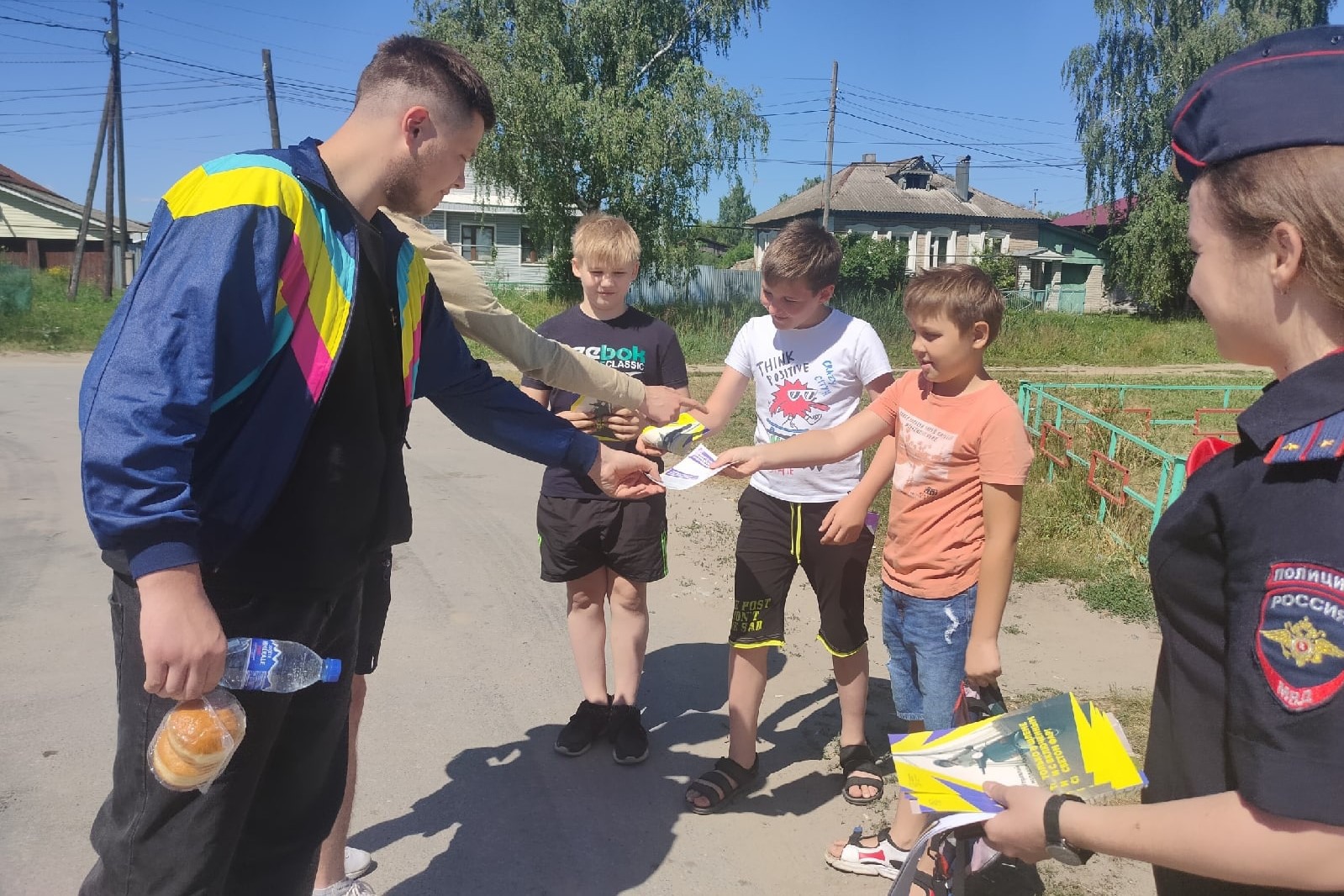 Мотмосские школьники попробовали себя в роли автоинспекторов