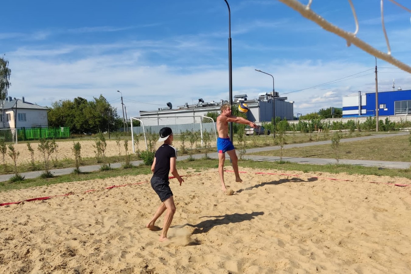 День физкультурника: 14 команд разыграли медали в пляжном волейболе