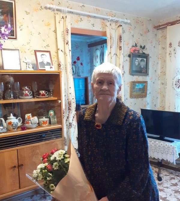 Выксунскую долгожительницу поздравили с 102-летием