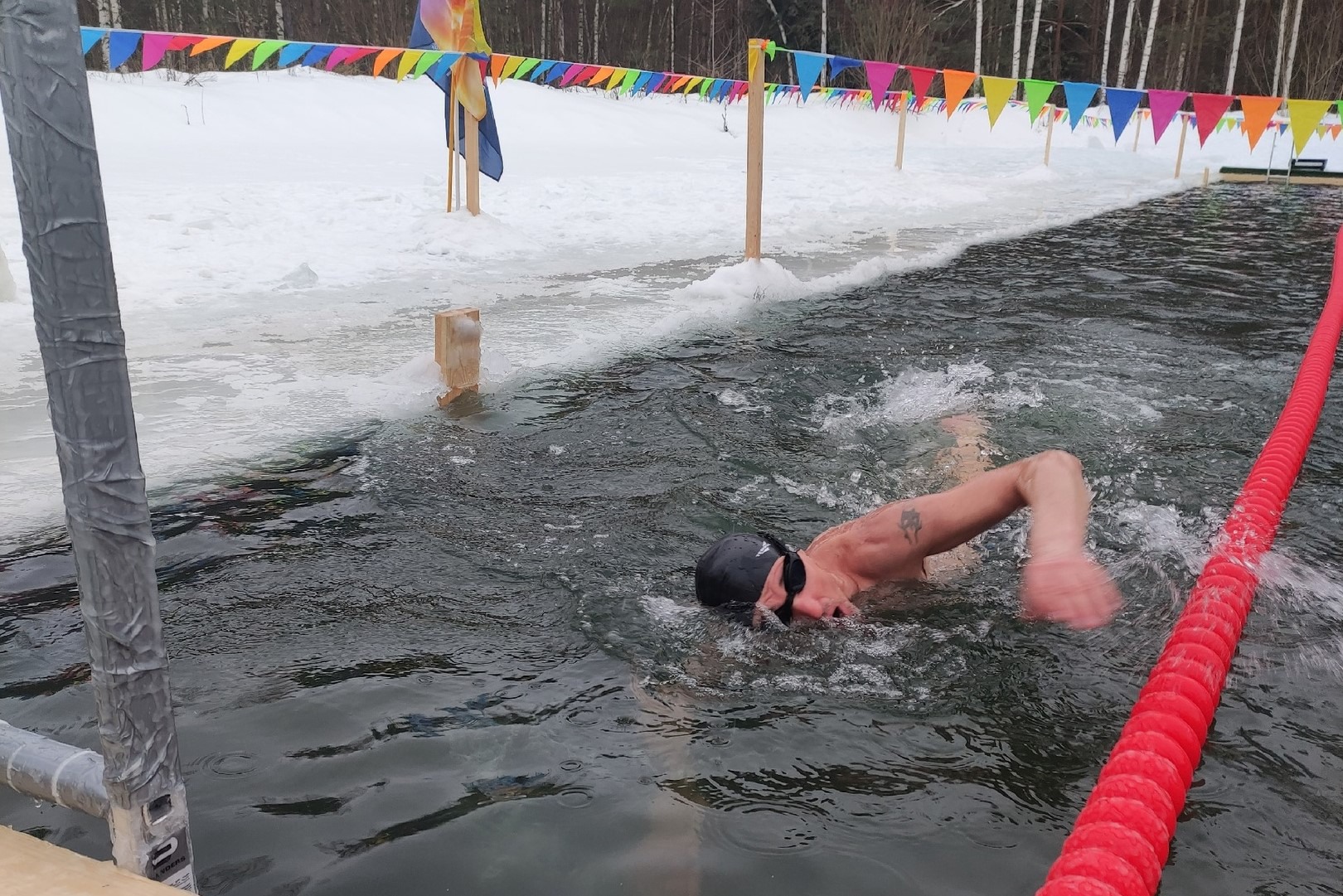 «Холодные игры»: моржи увезли медали с турнира по зимнему троеборью