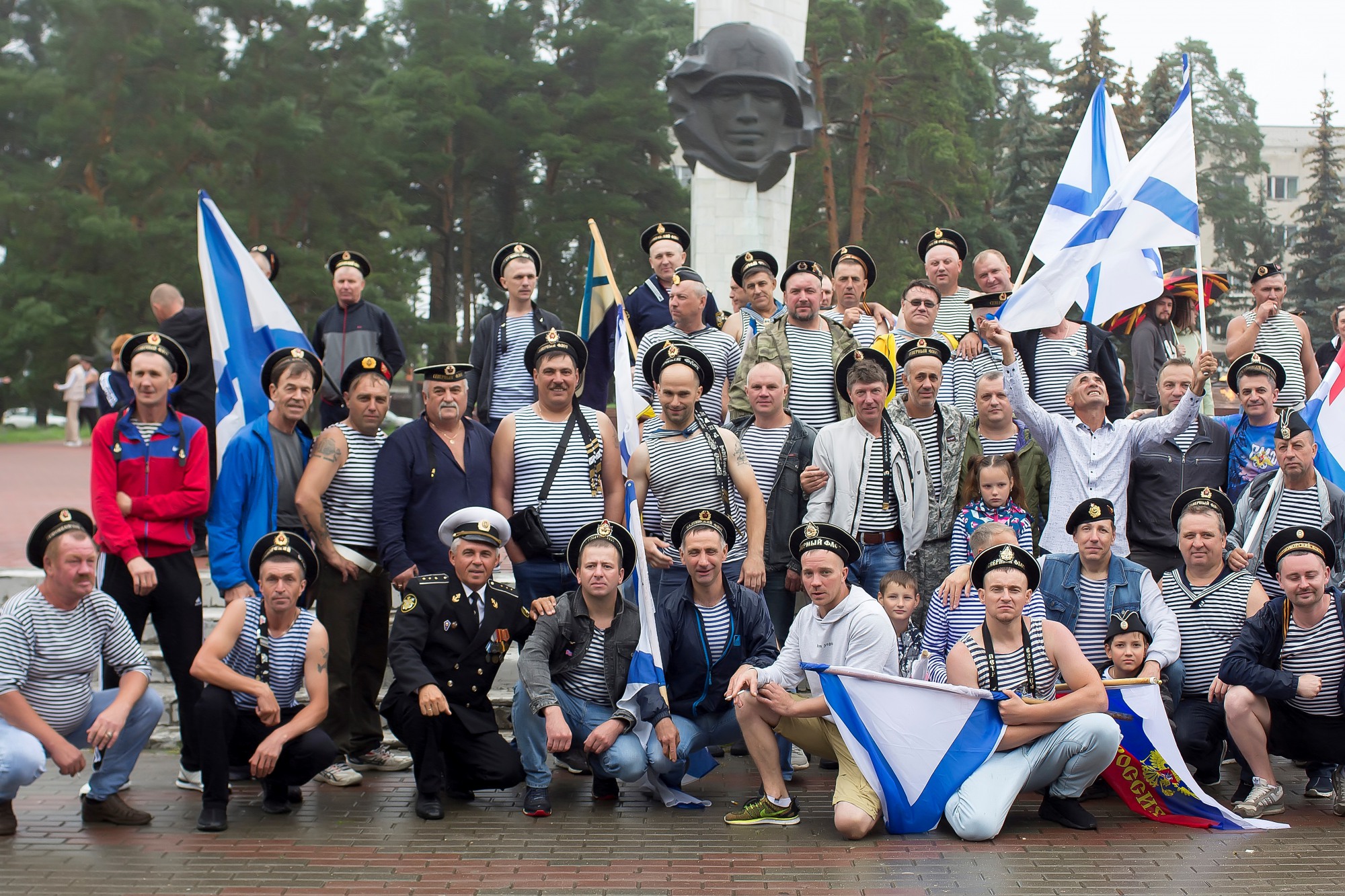 День Военно-морского флота отпраздновали митингом на площади Октябрьской революции