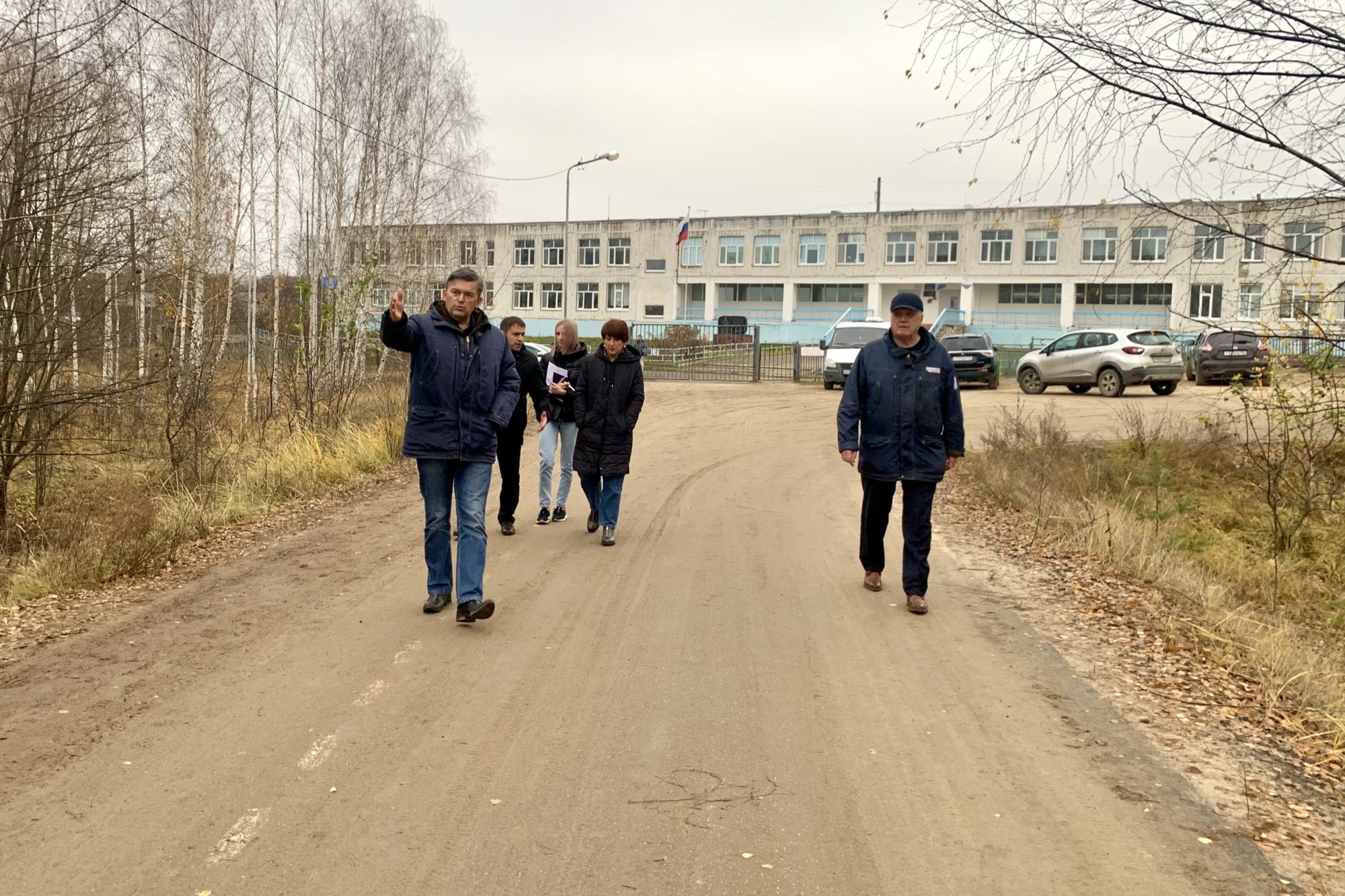 Власти обсудили строительство тротуара к Досчатинской школе