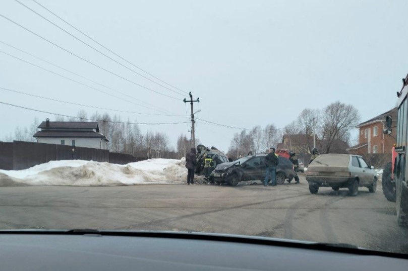 Пять человек пострадали в ДТП с перевернувшимся автомобилем