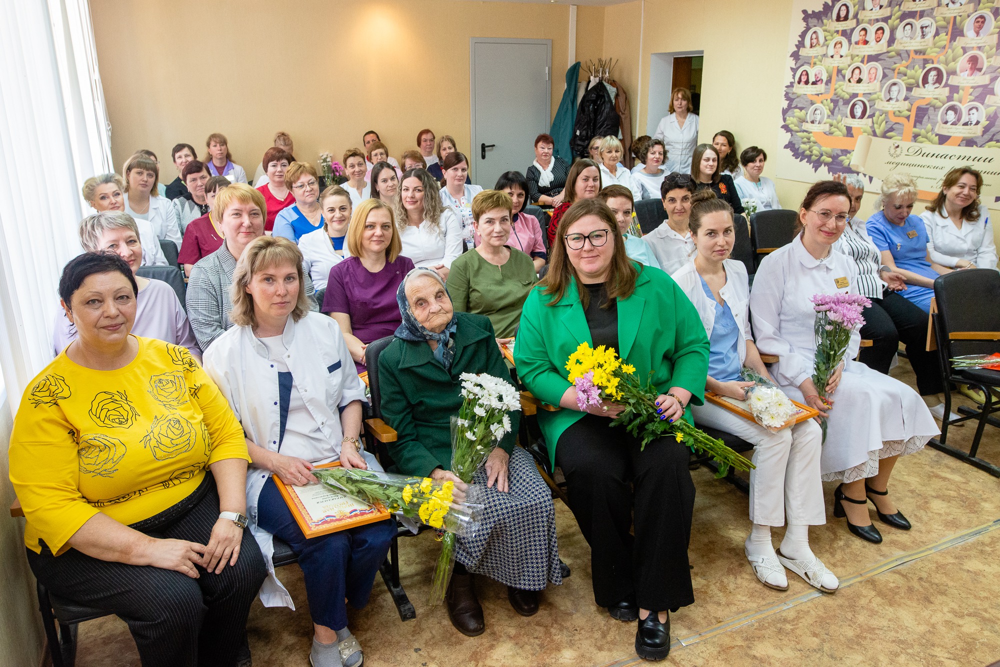 Ветеран медицины Татьяна Баранова поздравила коллег с Днём медсестры 📸