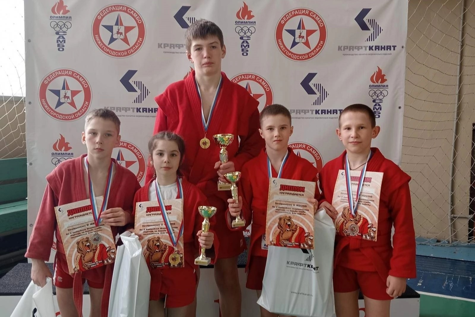 Самбисты завоевали 20 наград на первенстве Павлова