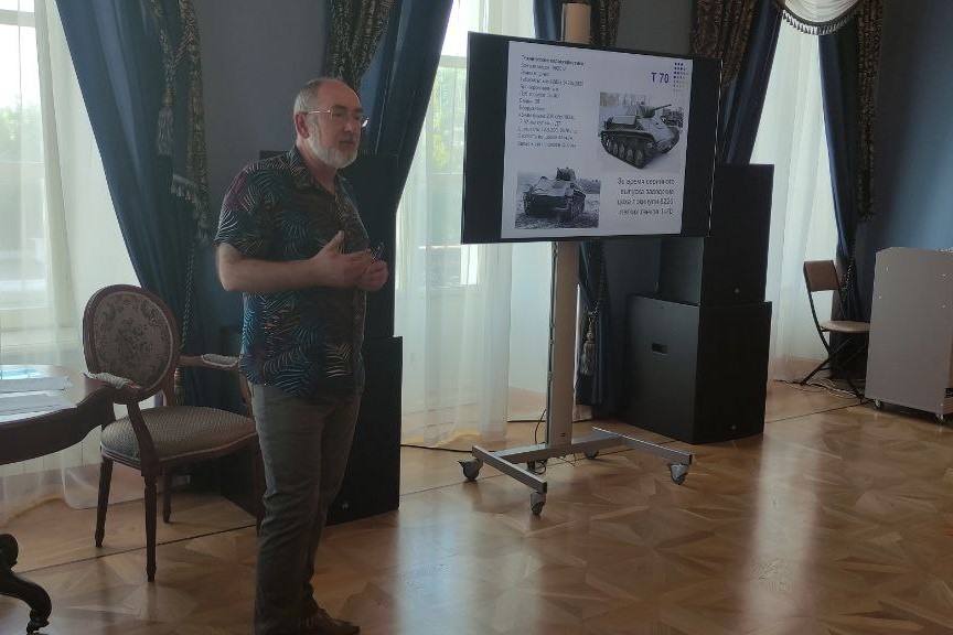 Александр Баикин представил лекцию «Пушки и броня Выксы»