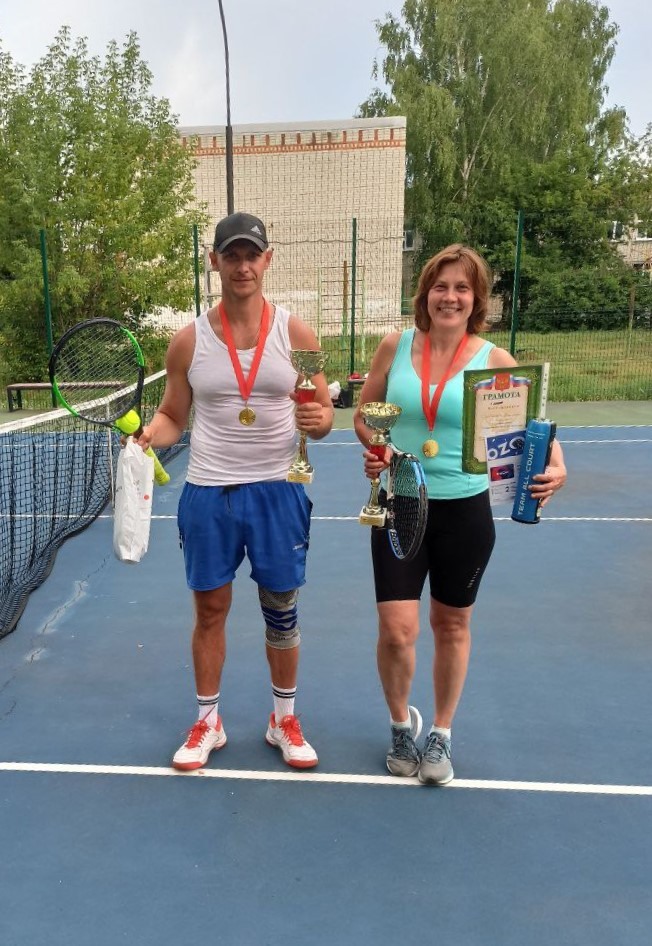 Роман Орлов и Ольга Бойнова победили на первенстве Выксы по большому теннису