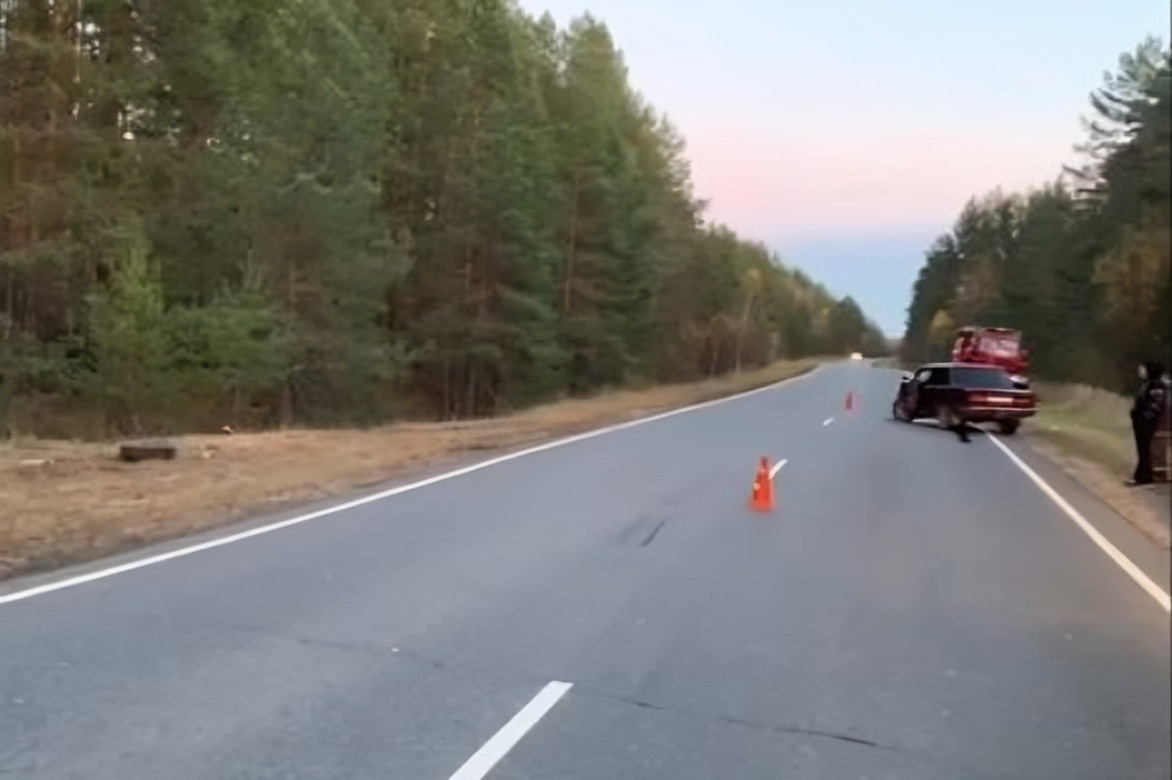 Водитель и пассажир пострадали из-за неудачного обгона