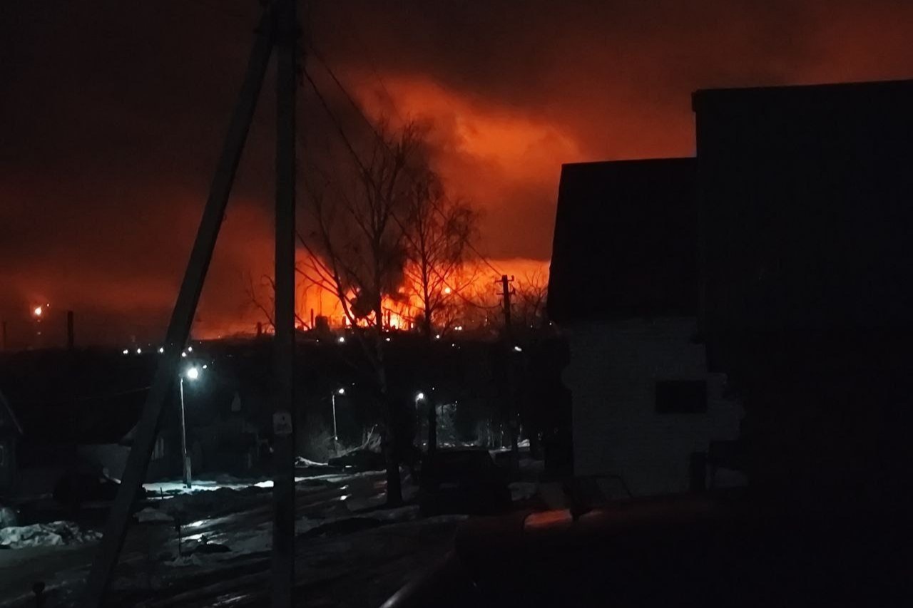 Обломки БПЛА вызвали пожар в Кстовской промзоне