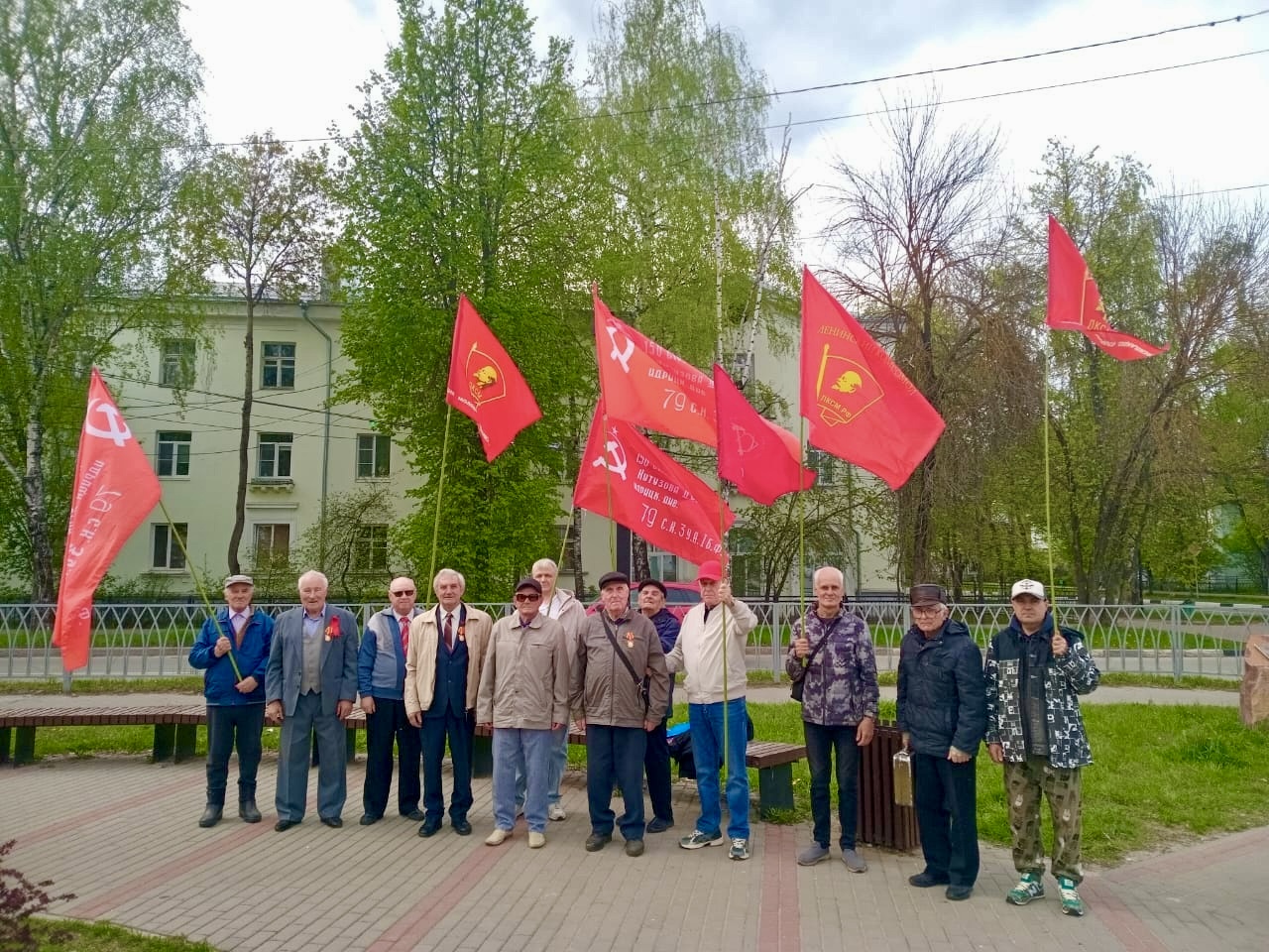 На Комсомольской площади прошла акция в честь Первомая