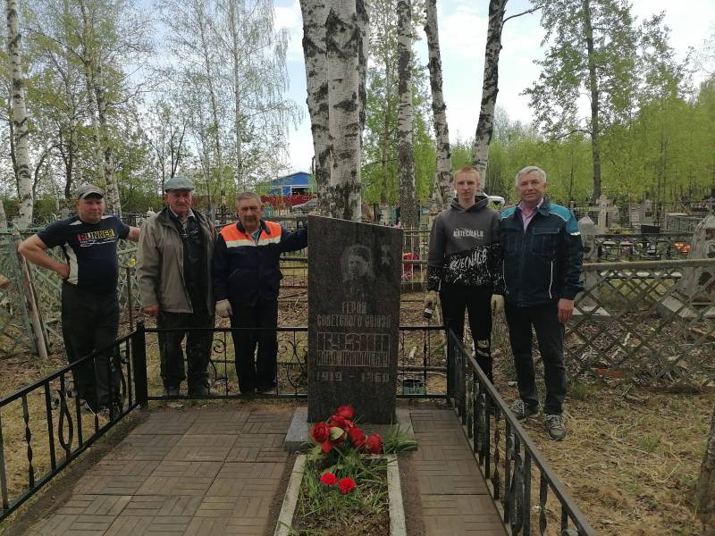 В Шиморском благоустроили место захоронения Героя Советского Союза