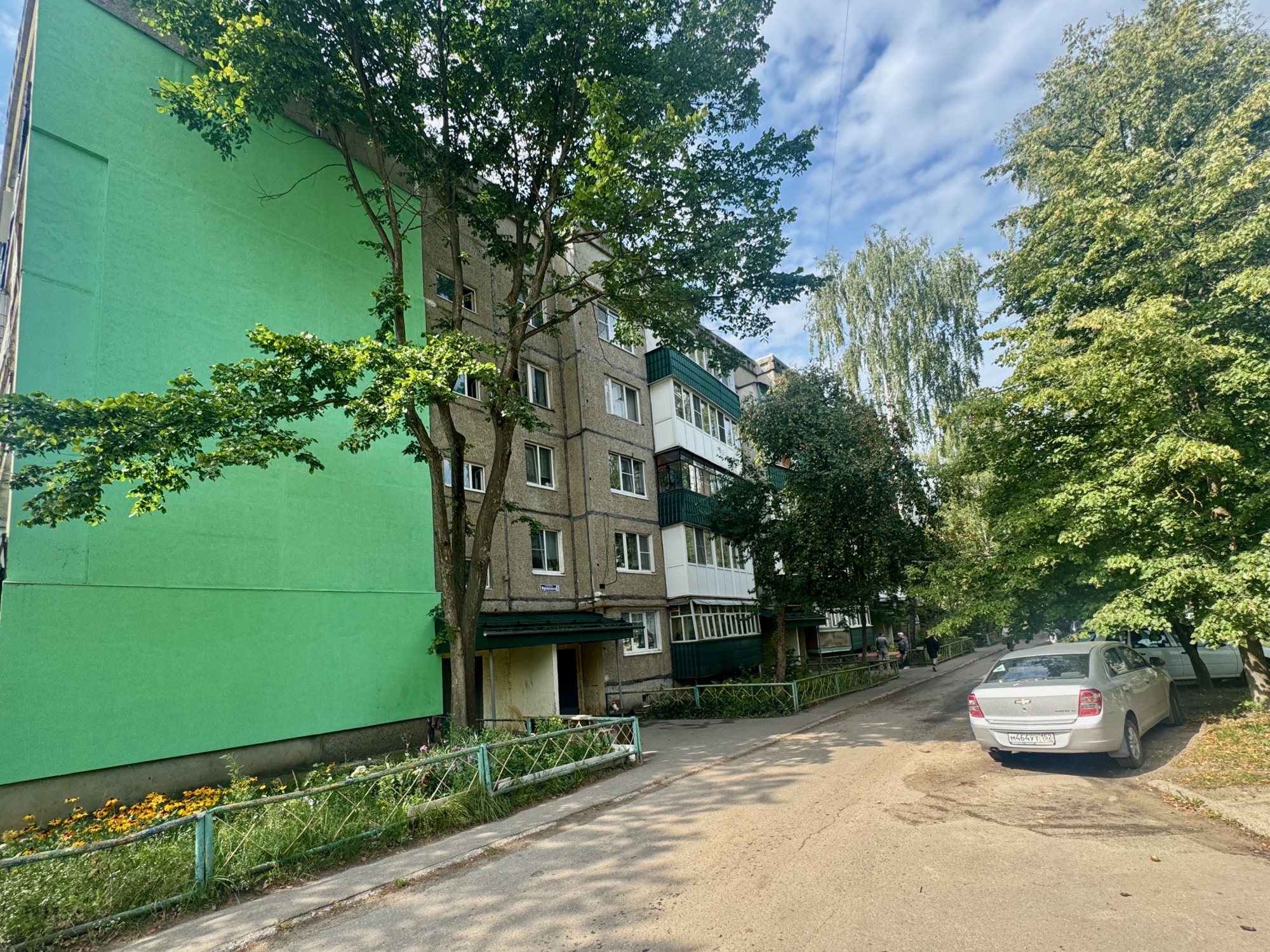Уют и комфорт: жители м-она Жуковского оценили обновлённый подъезд после ремонта