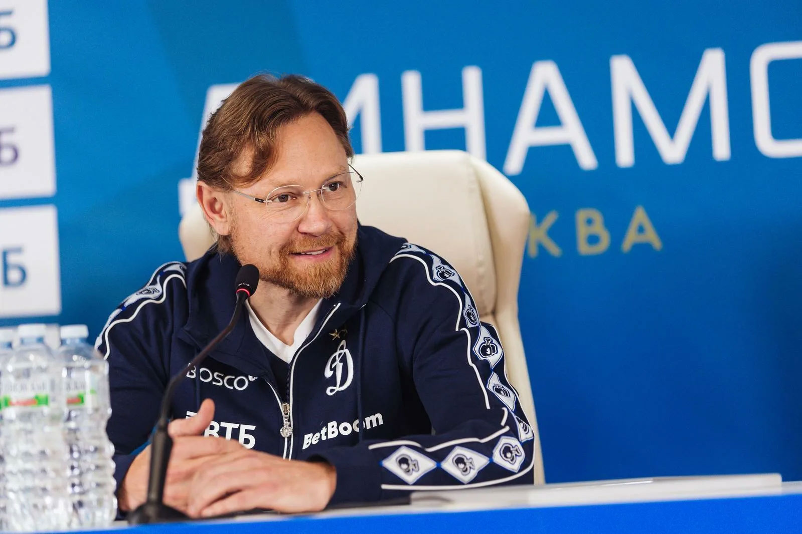 Карпин под огнем критики: «Динамо» на 8-м месте после заявлений о борьбе за трофей