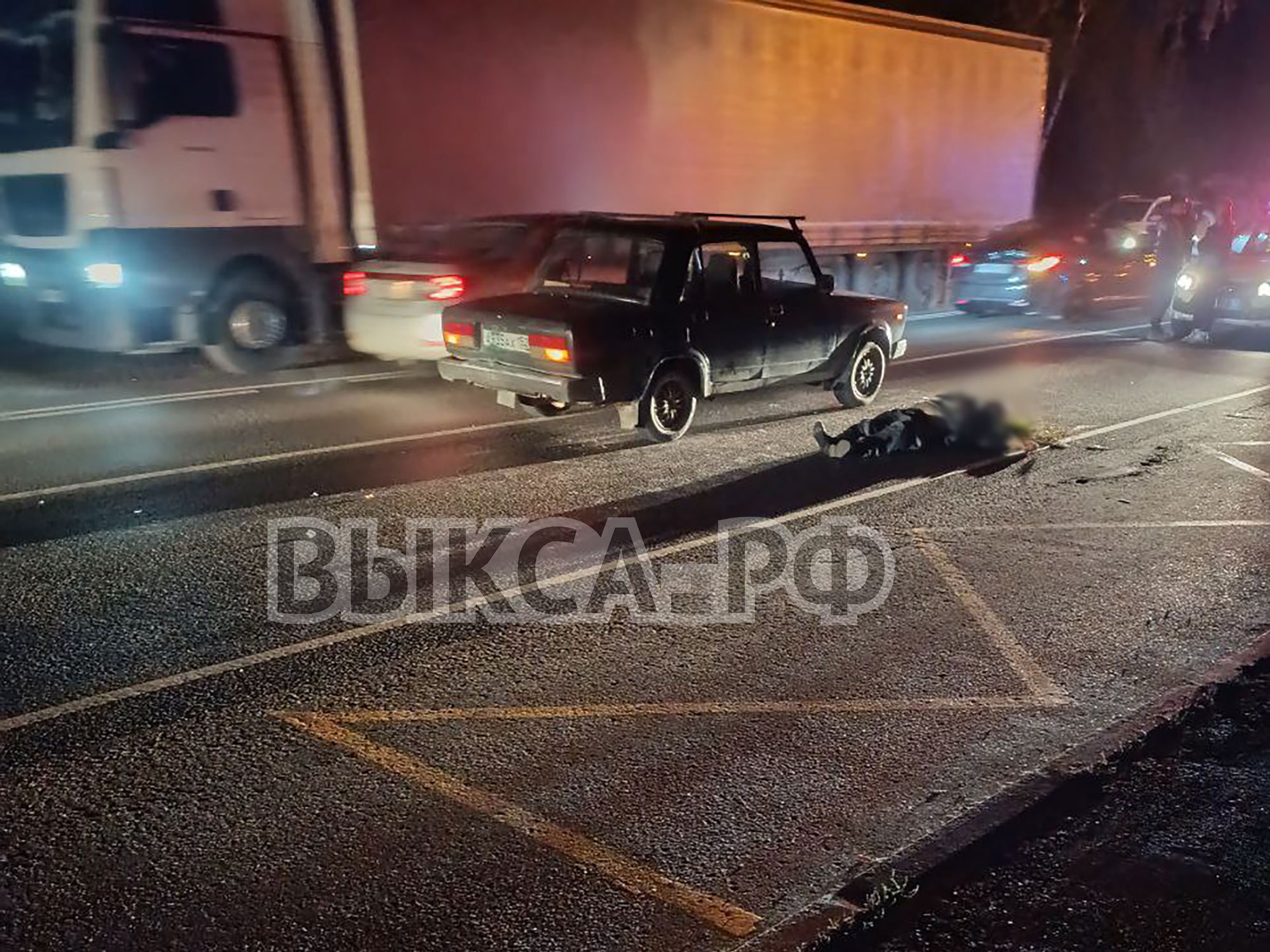 На трассе у поселка Дружба в результате двойного наезда погиб пешеход