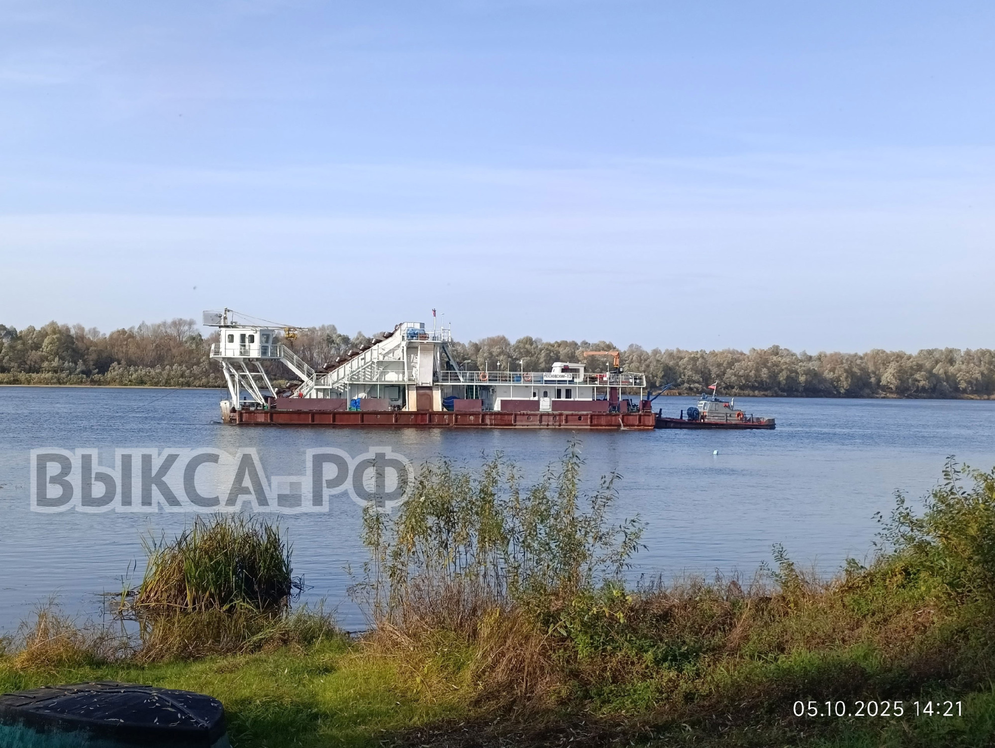 Земснаряд на реке Ока в Досчатом